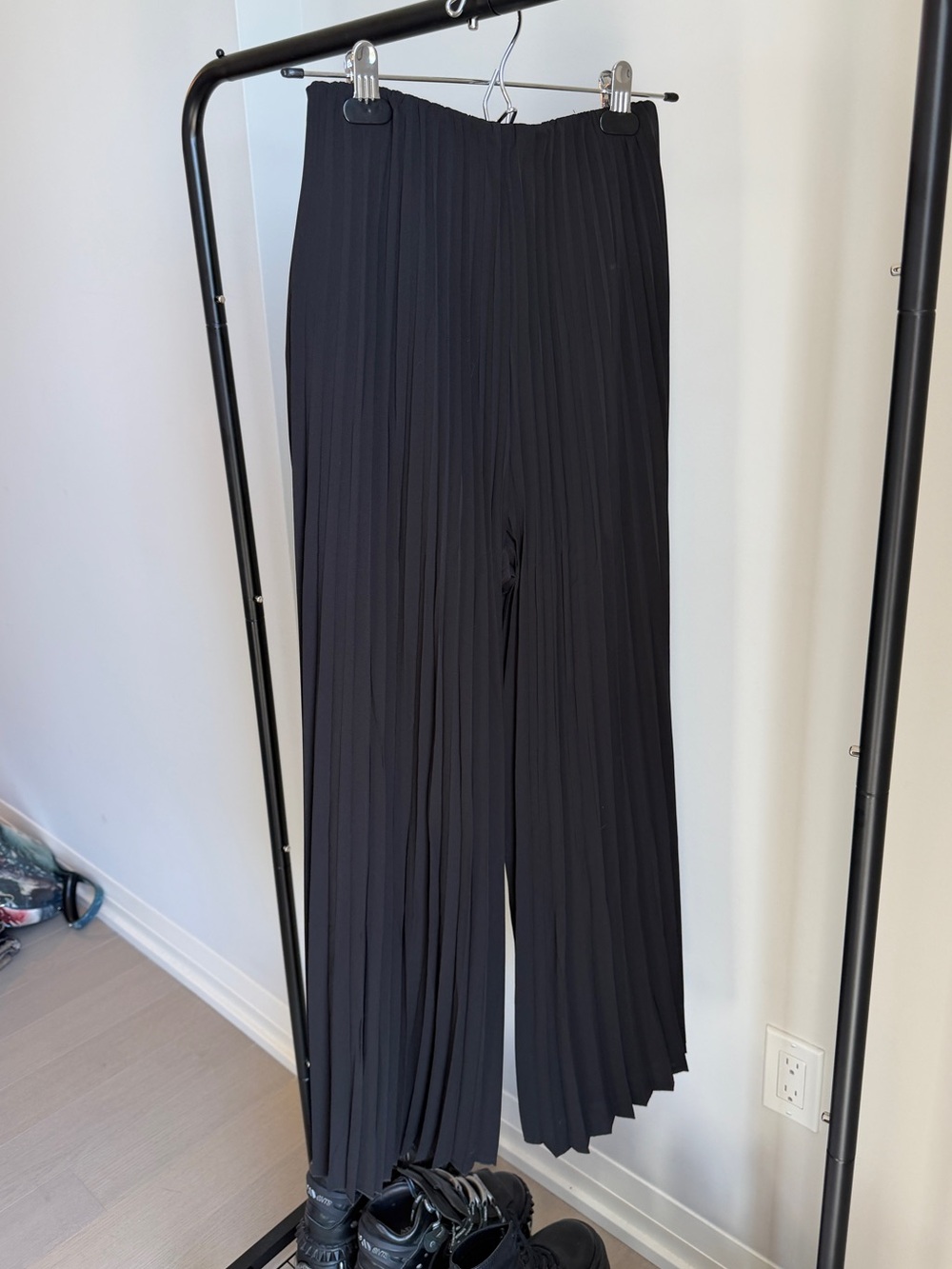 Love Bonito Women’s Wide-Leg Pleated Pants - Black, Petite - Picture 3 of 4